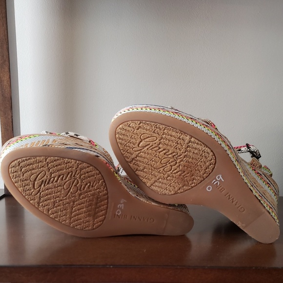 NWOB Gianni Bini wedge sandals - Picture 8 of 8
